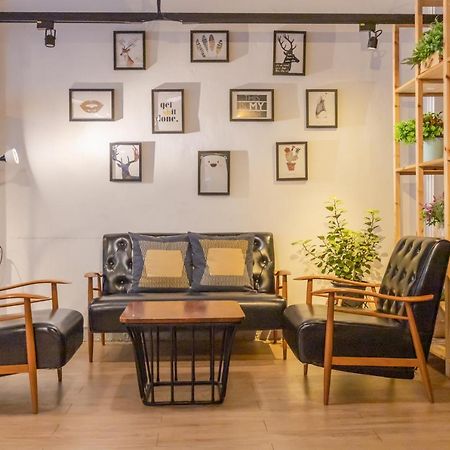 Folk Poshtel Silom Bed & Breakfast Bangkok Exterior foto