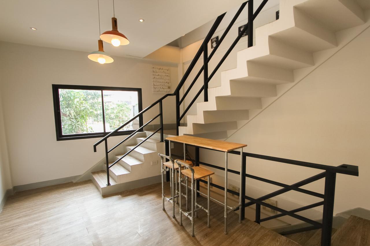 Folk Poshtel Silom Bed & Breakfast Bangkok Exterior foto