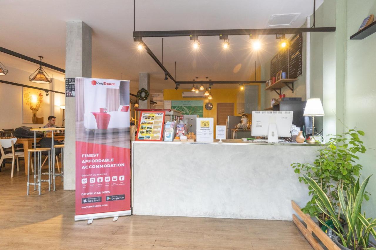 Folk Poshtel Silom Bed & Breakfast Bangkok Exterior foto