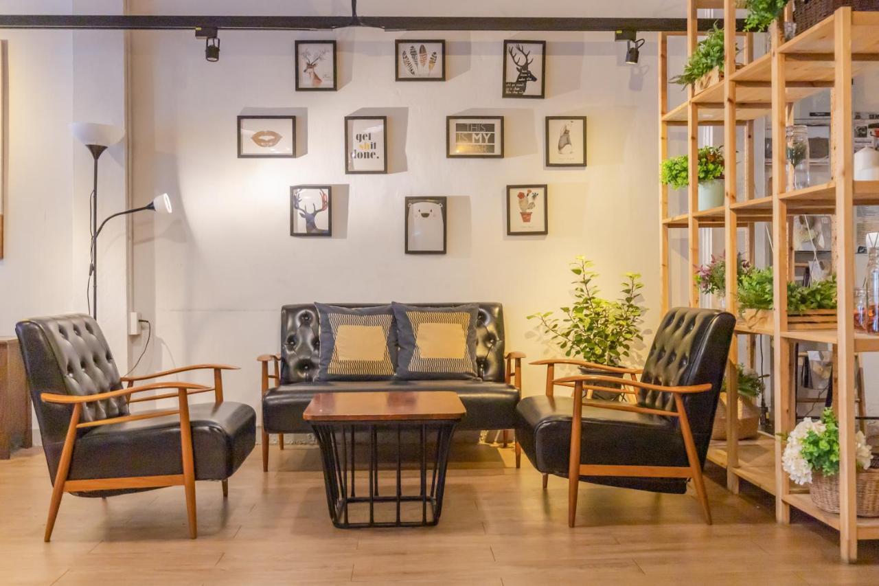 Folk Poshtel Silom Bed & Breakfast Bangkok Exterior foto