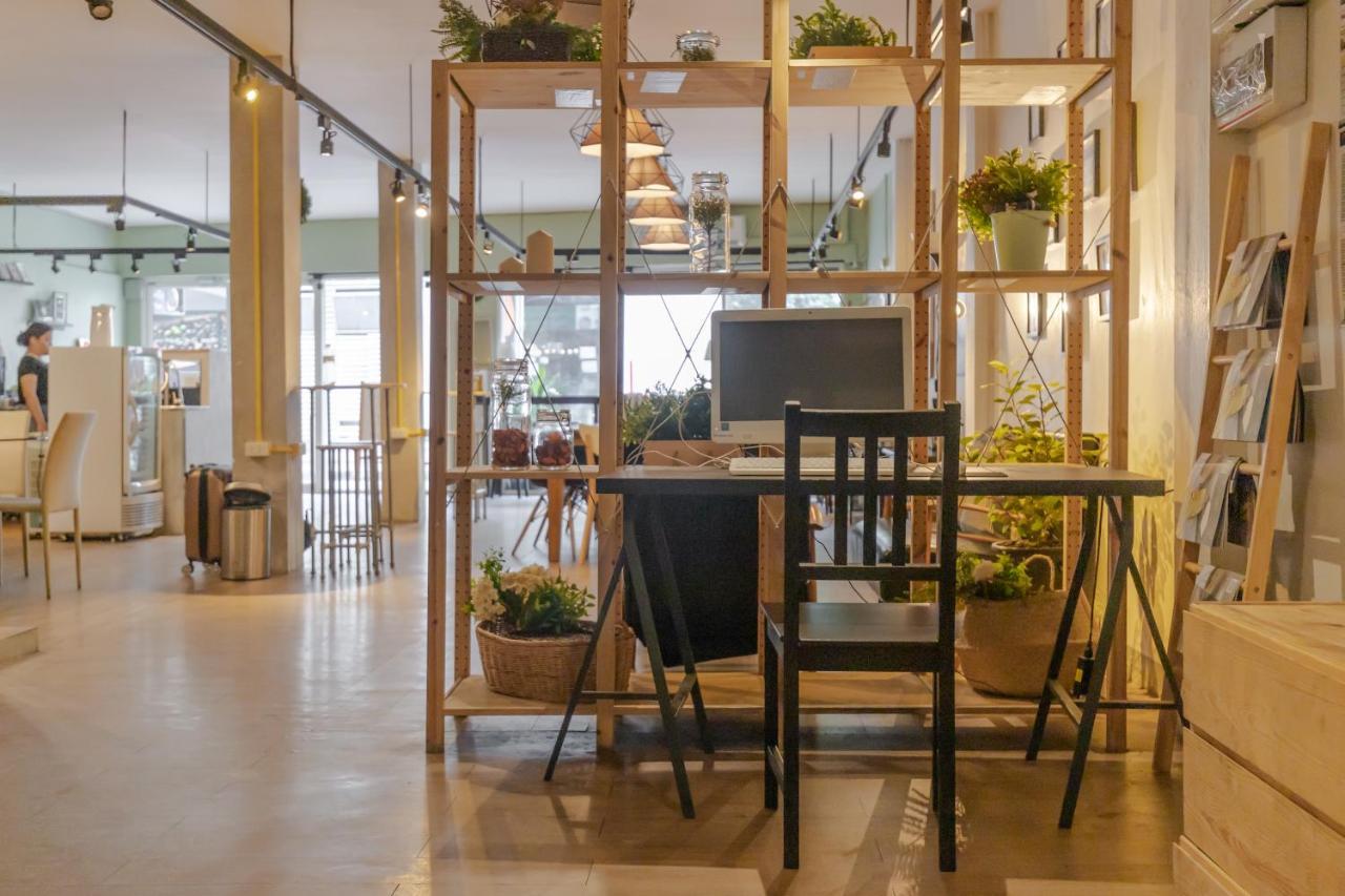 Folk Poshtel Silom Bed & Breakfast Bangkok Exterior foto